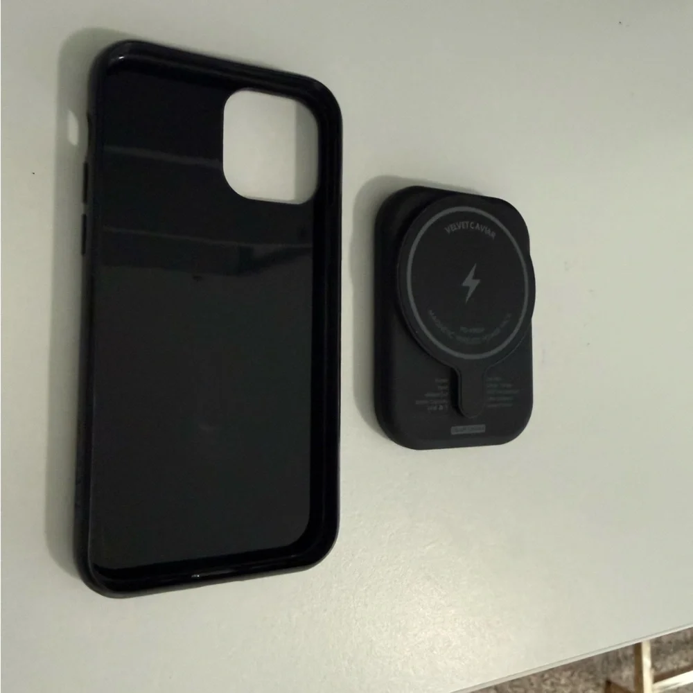Velvet Caviar Case & MagSafe battery iPhone 12 Pro